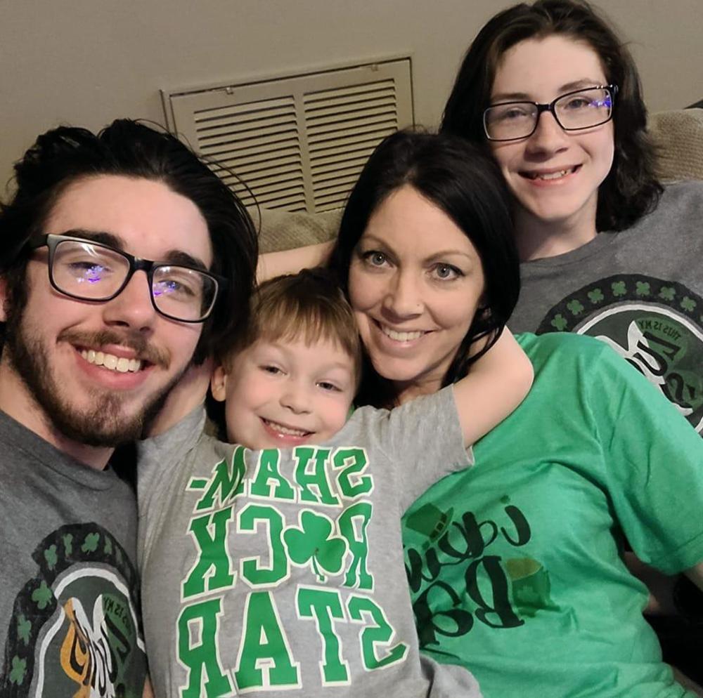 Meet your Posher, Joni